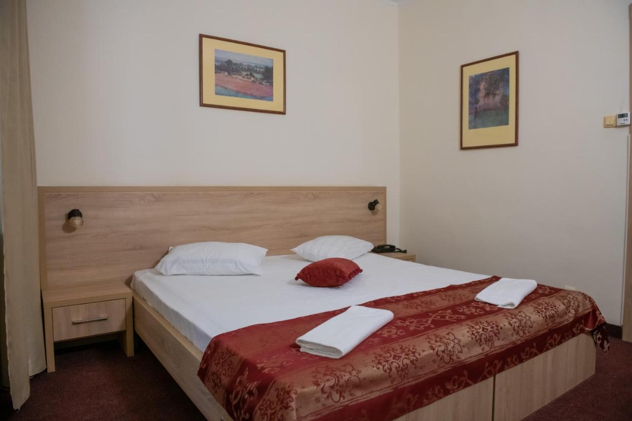 Hotel Panoramic Râmnicu Vâlcea Exteriör bild
